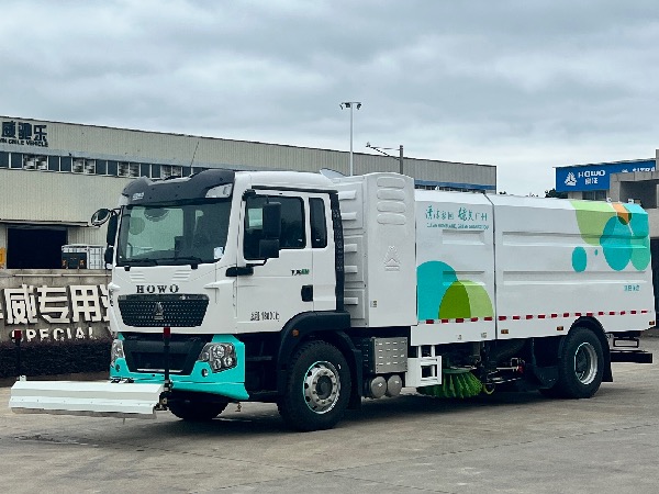 華威馳樂(lè)牌SGZ5181TXSZBEV純電動(dòng)洗掃車(chē)｜中國(guó)重汽豪沃TX新能源EV純電動(dòng)清掃車(chē)｜清洗車(chē)｜道路污染清除車(chē)｜清掃保潔車(chē)